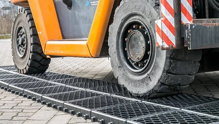 Zahlreiche Kunden haben bereits mit unseren Paddockplatten ohne Unterbau Erfahrungen gesammelt. 