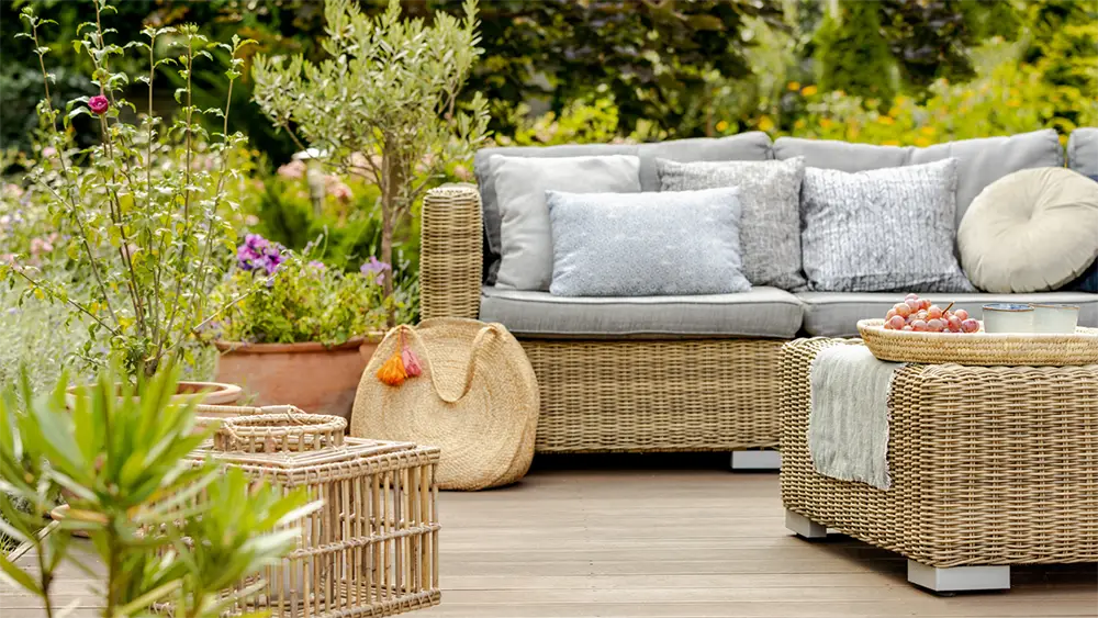 gemütliche Terrasse im Grünen - Paddockplatte ohne Unterbau